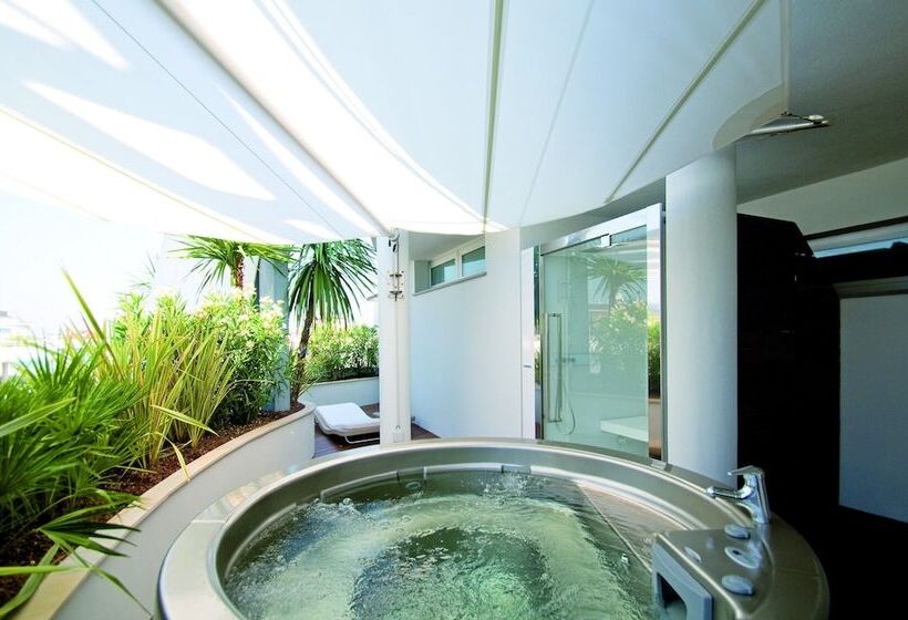 Люкс Deluxe 2 Спальни, Waldorf  Premier Resort