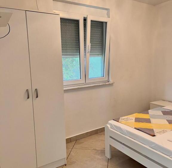 آپارتمان 1 خوابه با چشم‌انداز دریا, Apartments Apartmani Bojana