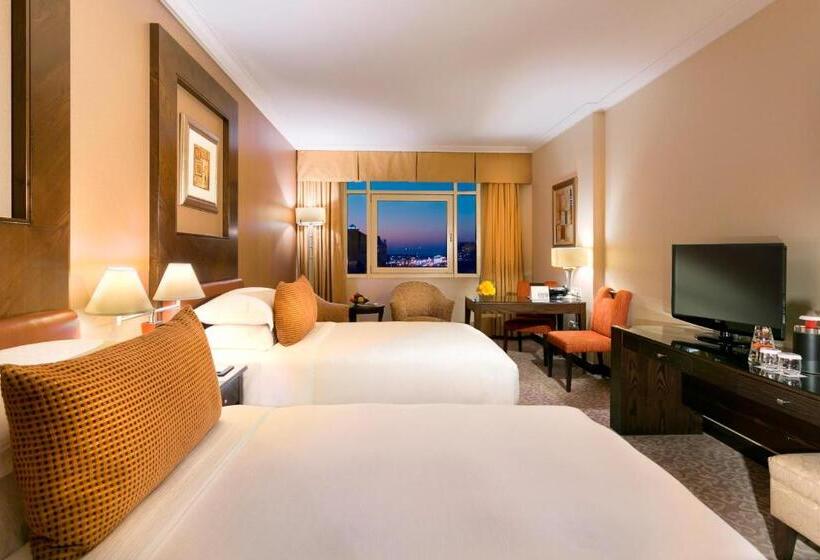 Номер Deluxe, Swissotel Al Murooj Dubai
