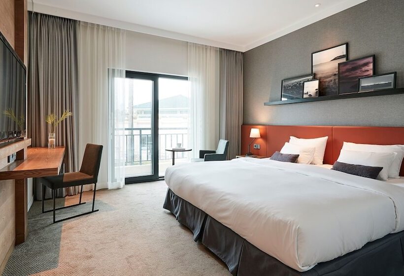 Номер Deluxe, The Suites Hotel Jeju