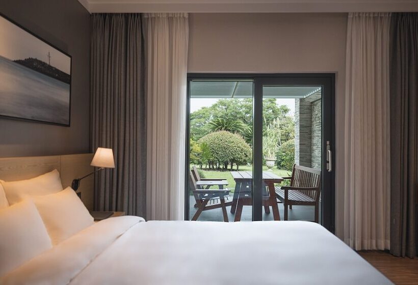 Семейный Номер с Койками, The Suites Hotel Jeju