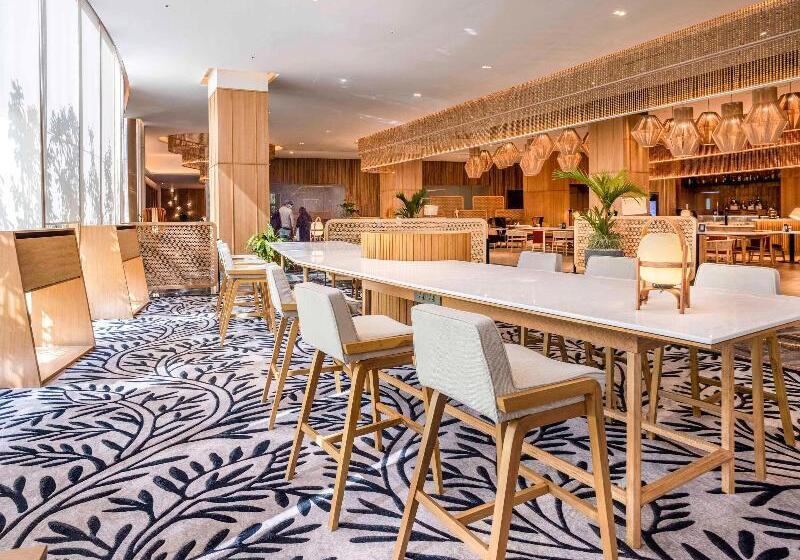 Номер Премиум, Novotel Hyderabad Airport