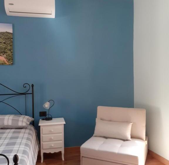 اتاق لوکس با بالکن, B&b Borgo Revelia