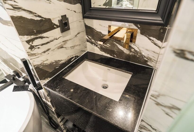 Quarto Deluxe, The May Jongno