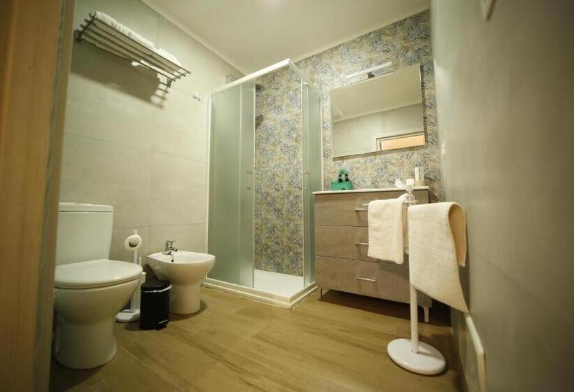 اتاق استاندارد سه تخته با بالکن, Al Quadrato D Oro Rooms