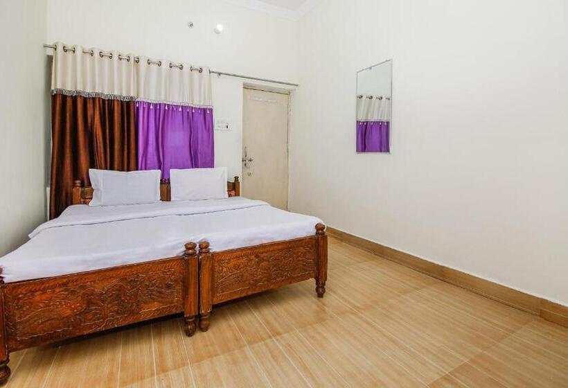 Трехместный Номер Классика, Spot On 36622 Hotel All Orchha View