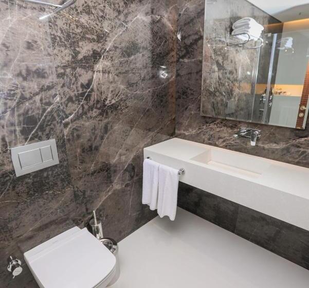 اتاق پریمیوم سه تخته, Henna Hotel Istanbul