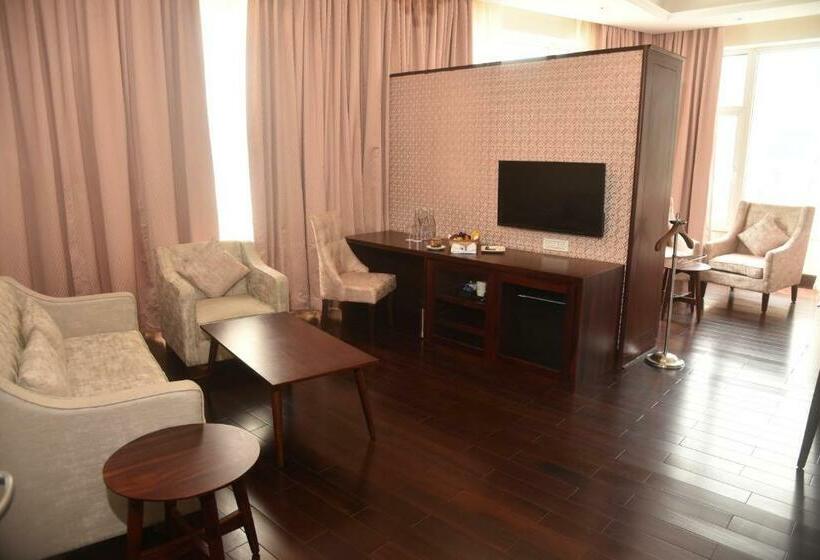 자쿠지 스위트, The Orchid Hotel Shimla
