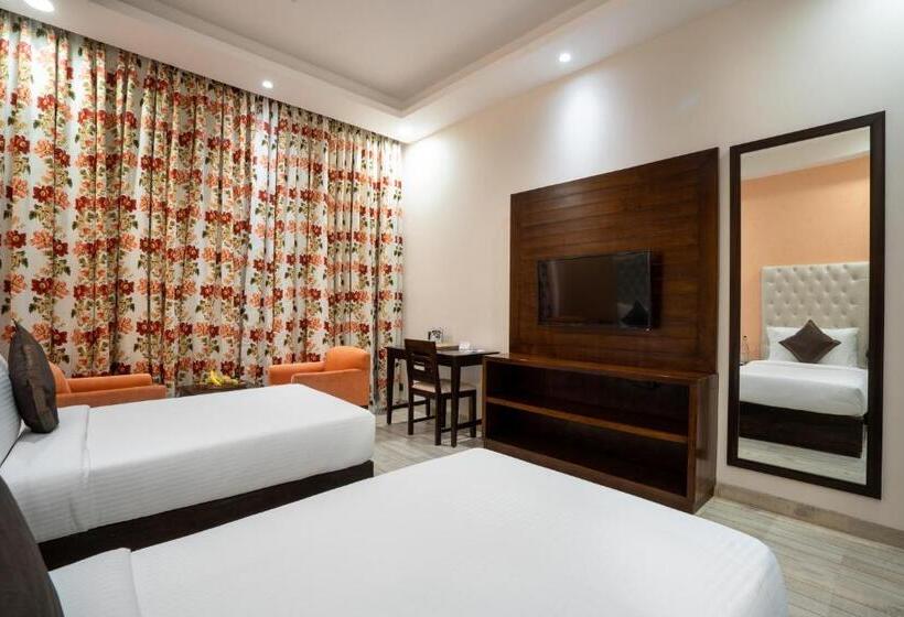 디럭스 룸, The Orchid Hotel Shimla