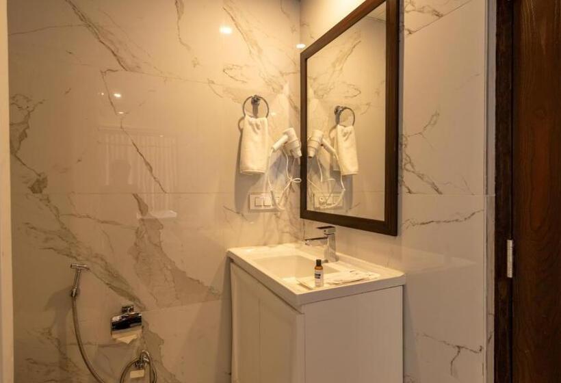 자쿠지 스위트, The Orchid Hotel Shimla