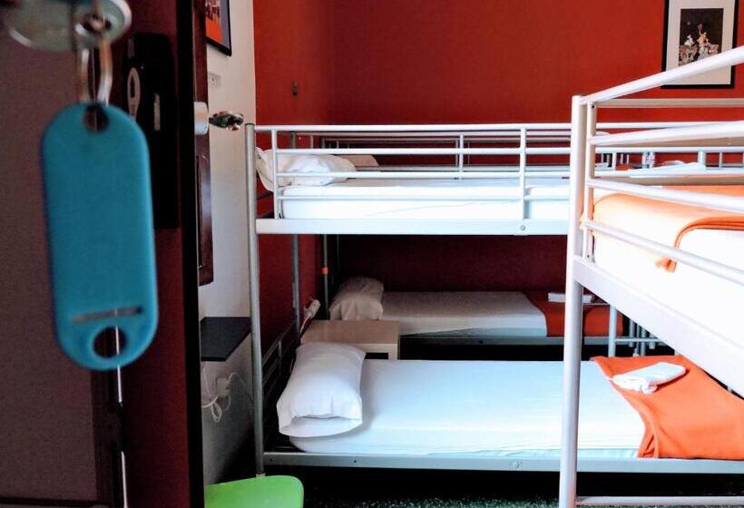 تختخواب در اتاق مشترک, Feetup Home Backpackers Valencia