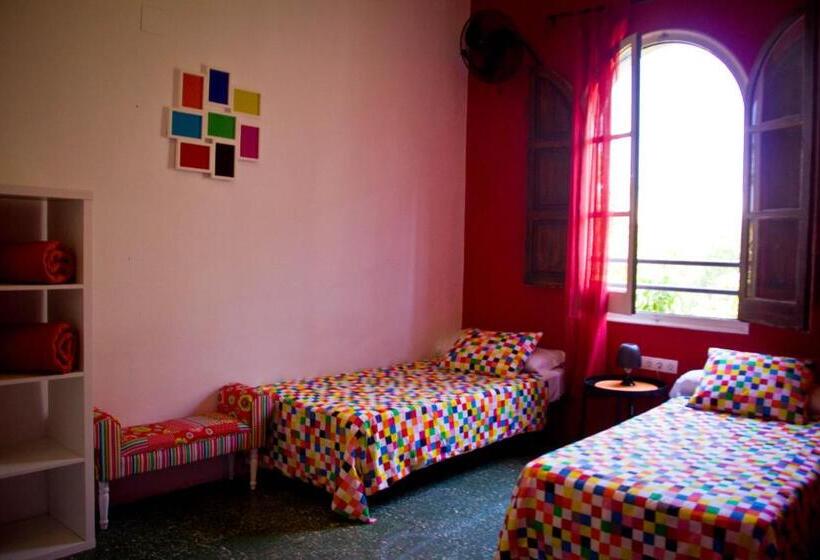 اتاق استاندارد با سرویس بهداشتی مشترک, Feetup Home Backpackers Valencia