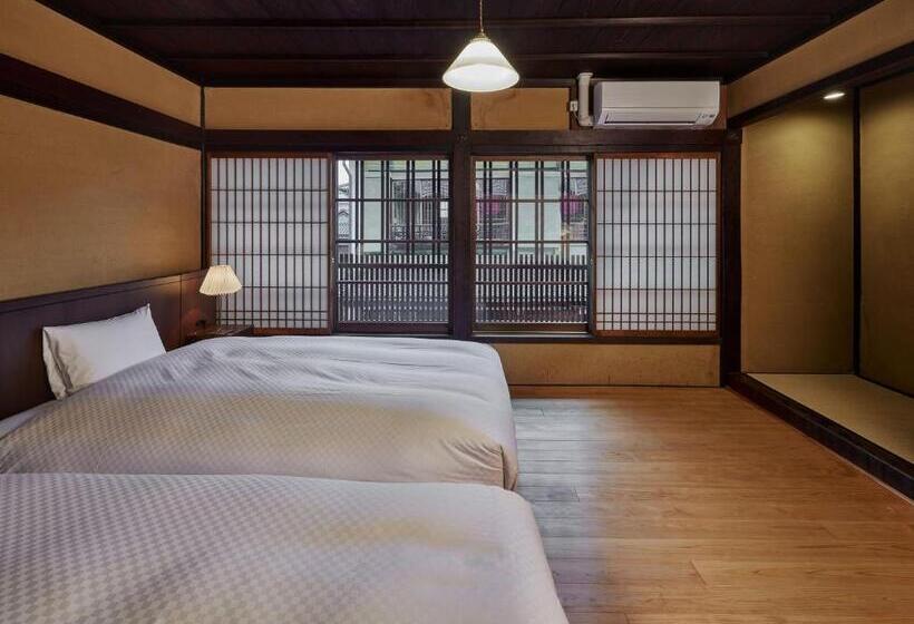 Четырехместный Номер Стандарт, Nipponia Hotel Ozu Castle Town