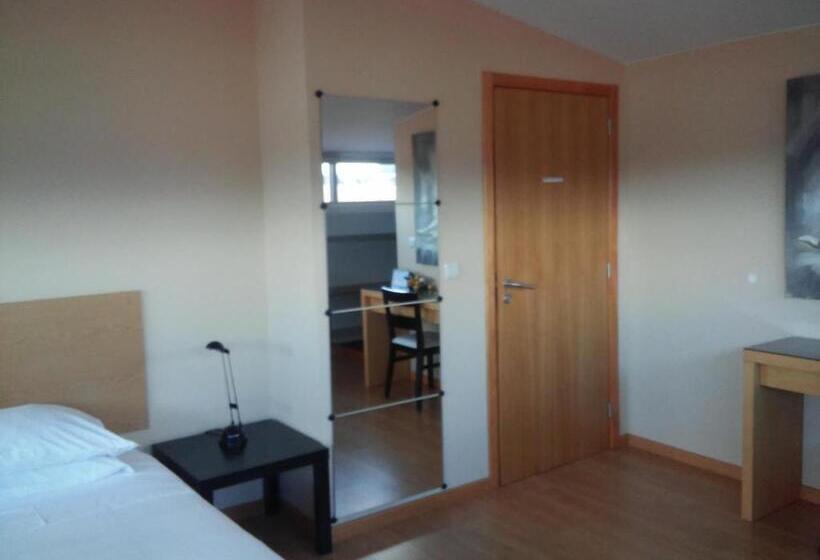 Номер Стандарт Трехместный, Penthouse   Low Cost