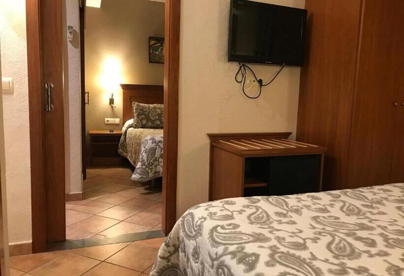 Четырехместный Номер Стандарт, Restaurante La Quadra