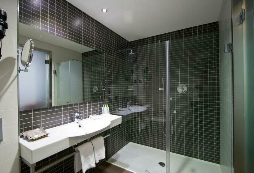 Habitación Familiar, Axor Barajas