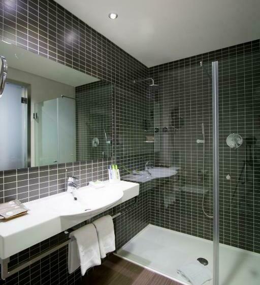 Habitación Familiar, Axor Barajas