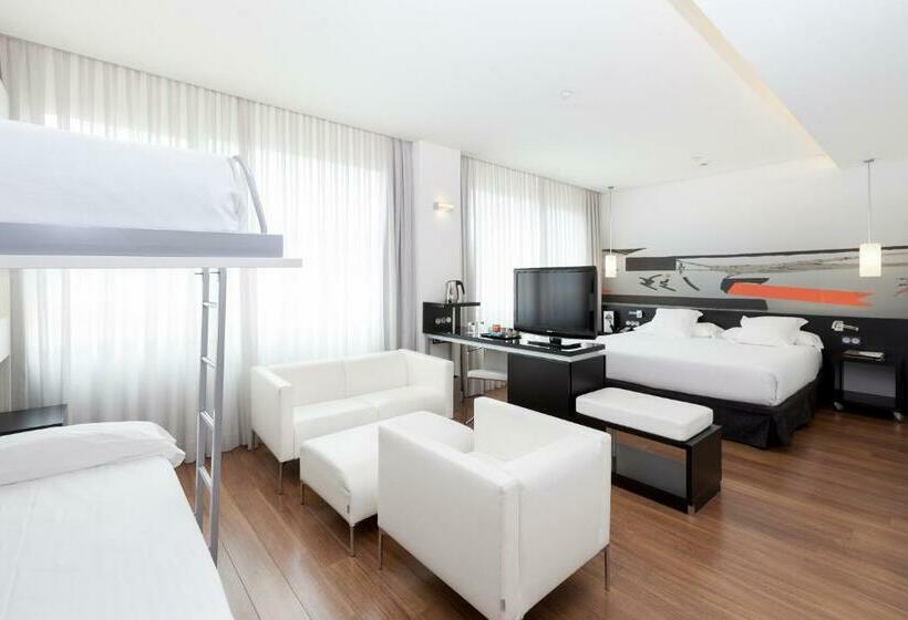 Habitación Triple Estándar, Axor Barajas