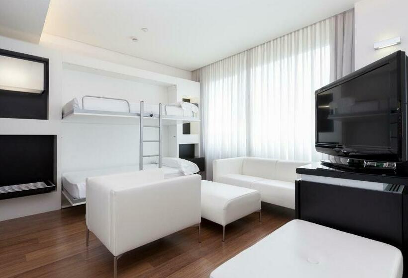 Habitación Triple Estándar, Axor Barajas
