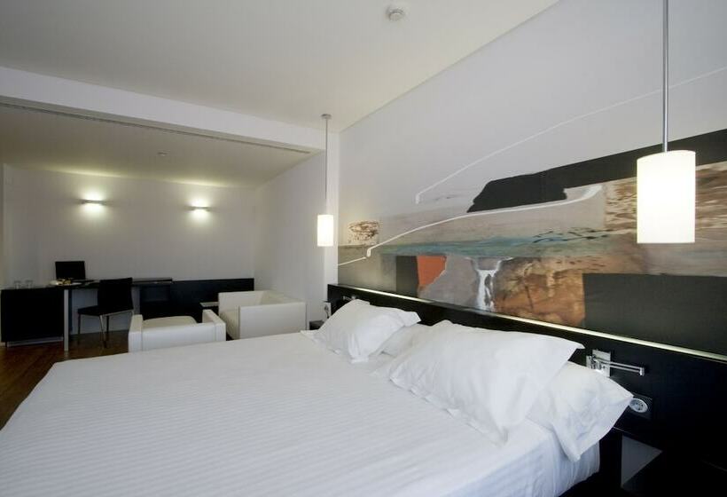 Habitación Triple Estándar, Axor Barajas