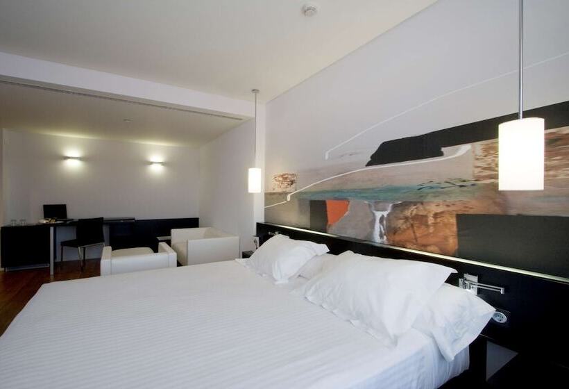 Habitación Familiar, Axor Barajas