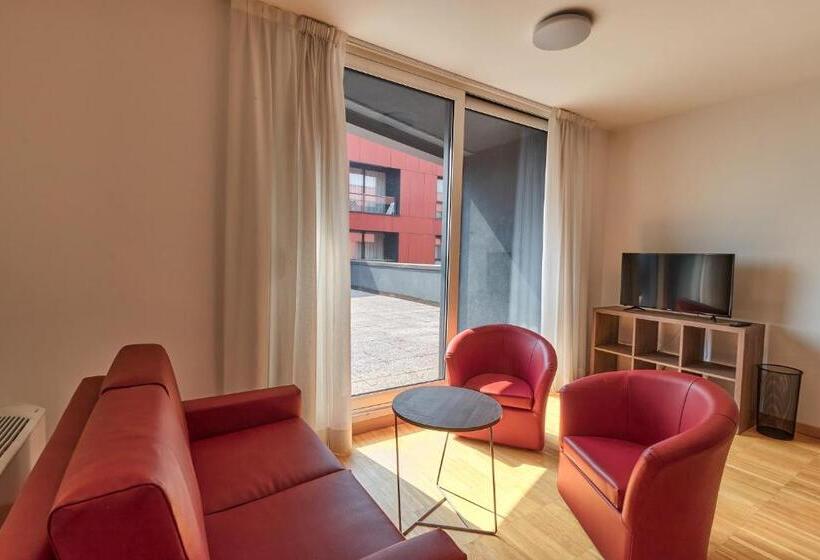 带1个卧室的带阳台的公寓, Piazza Lira Schio Residence