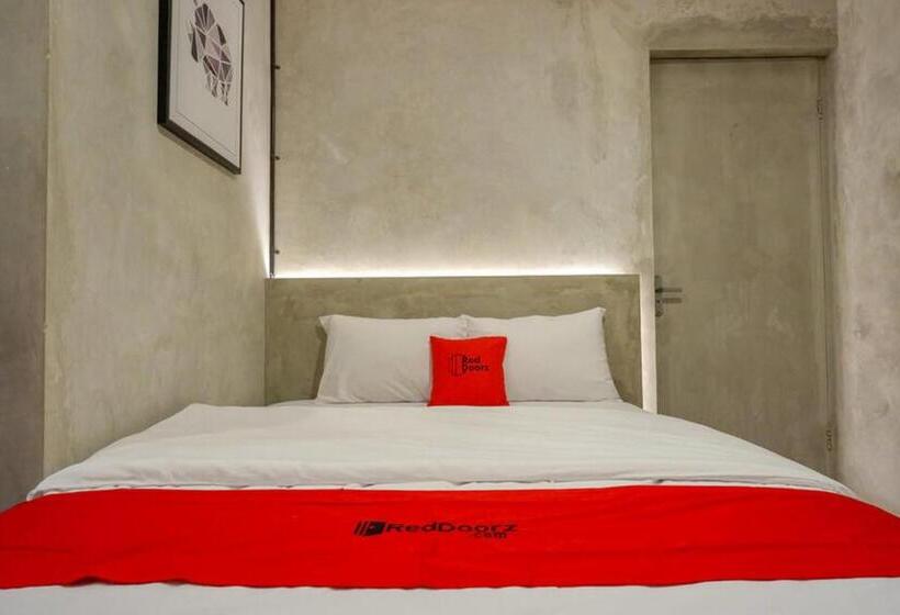 Номер Стандарт, Reddoorz Plus Near Kawasan Sam Poo Kong Semarang