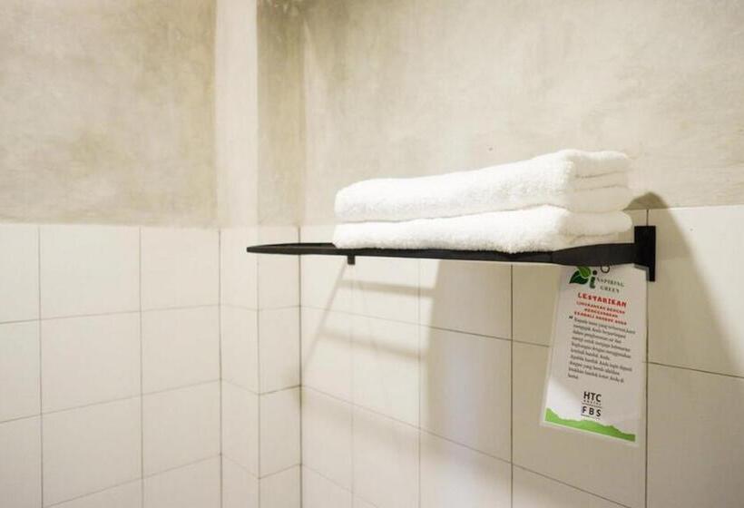 Номер Deluxe, Reddoorz Plus Near Kawasan Sam Poo Kong Semarang