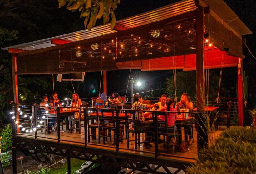 اتاق استاندارد چهارنفره با چشم‌انداز باغ, Villa Napoli