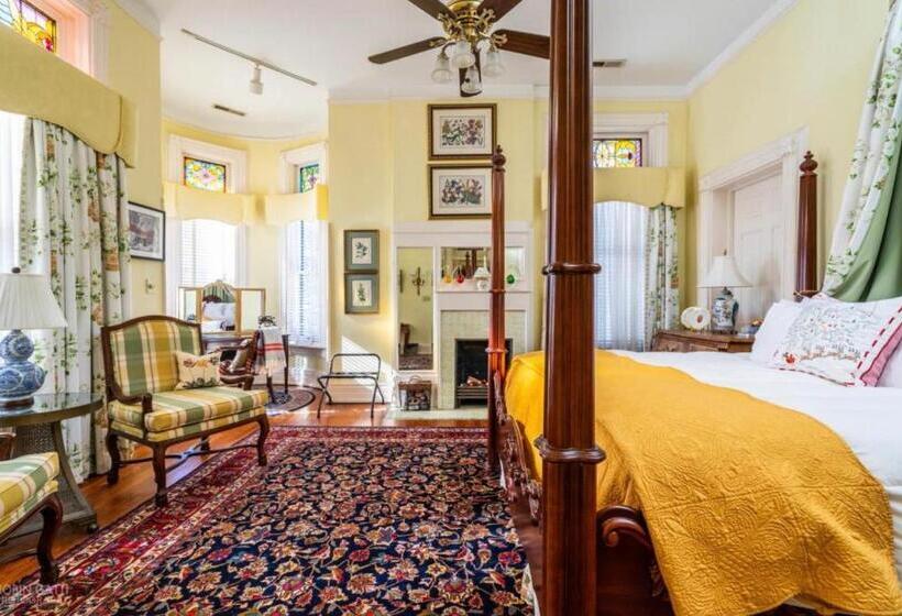 Номер Deluxe Кровать Кинг, Burke Mansion
