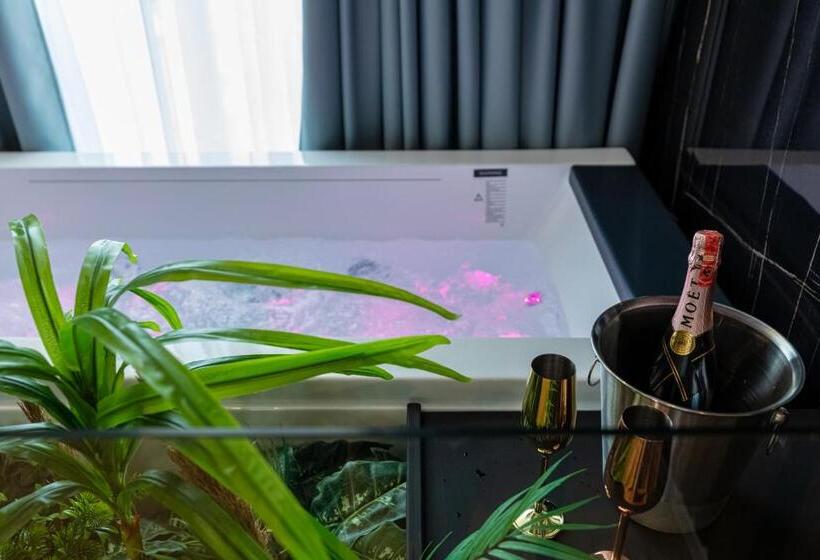 带按摩浴盆的套房, Ames Hotel & Spa