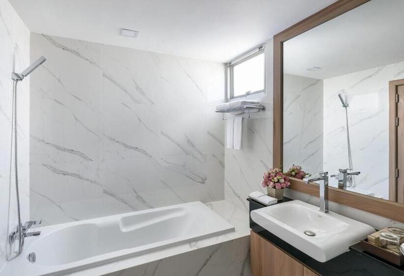 سوییت لوکس, Adelphi Grande Sukhumvit