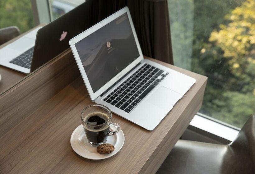 استودیوی لوکس, Adelphi Grande Sukhumvit