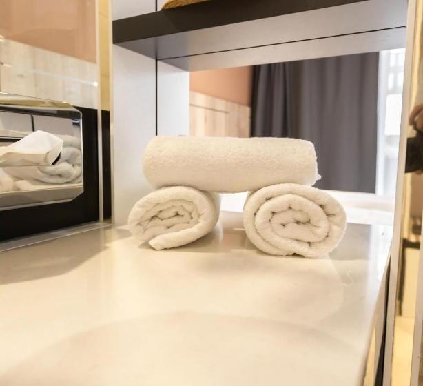 Номер Стандарт Индивидуальный с Балконом, 24seven Hotel Schwabach