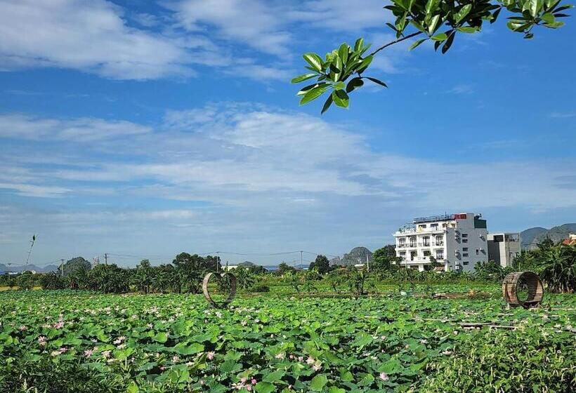 Suite with lake view, Lotus Hotel Ninh Bình