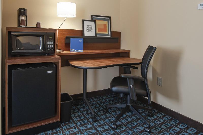 带大床的标准间, Fairfield Inn And Suites By Marriott Durham Southpoint