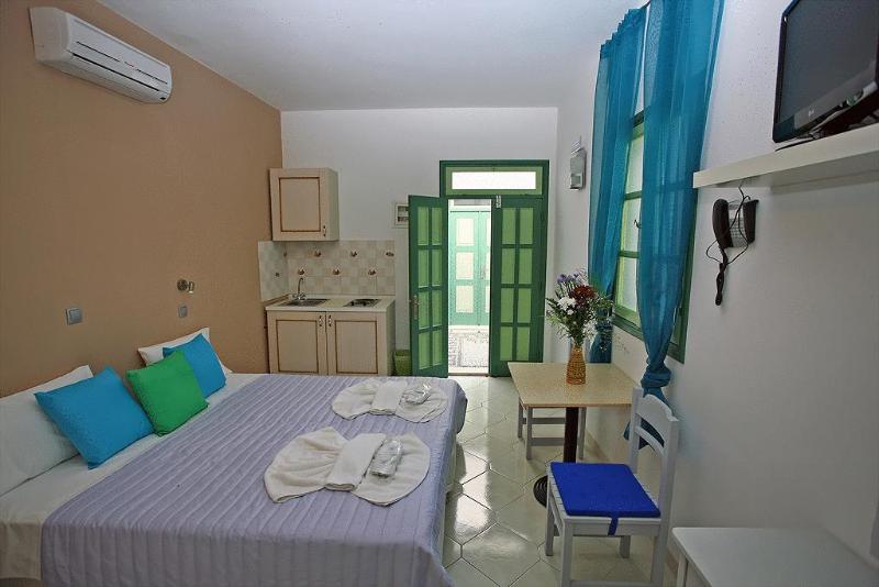استودیوی استاندارد, Xenones Lindos