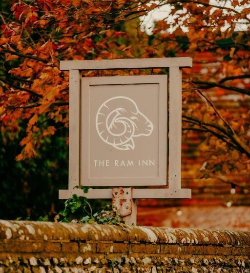 Номер Стандарт, The Ram Inn