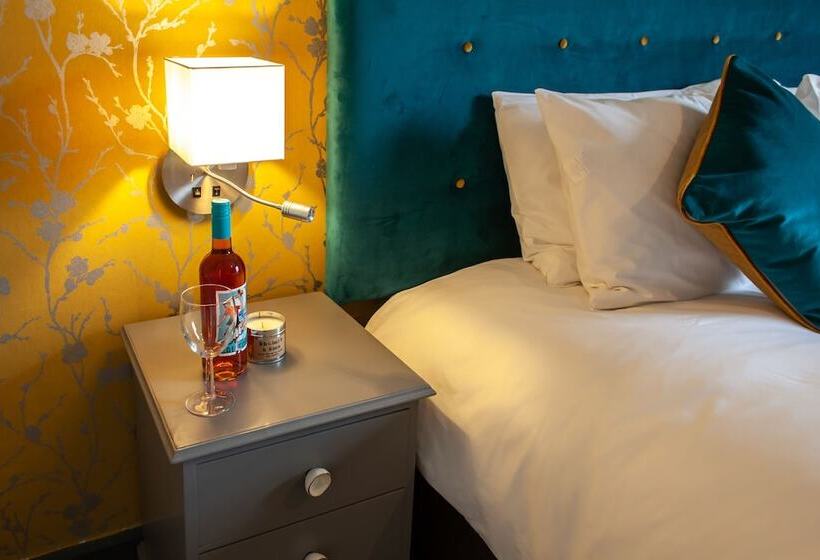 Номер Стандарт Трехместный, Coach House Inn