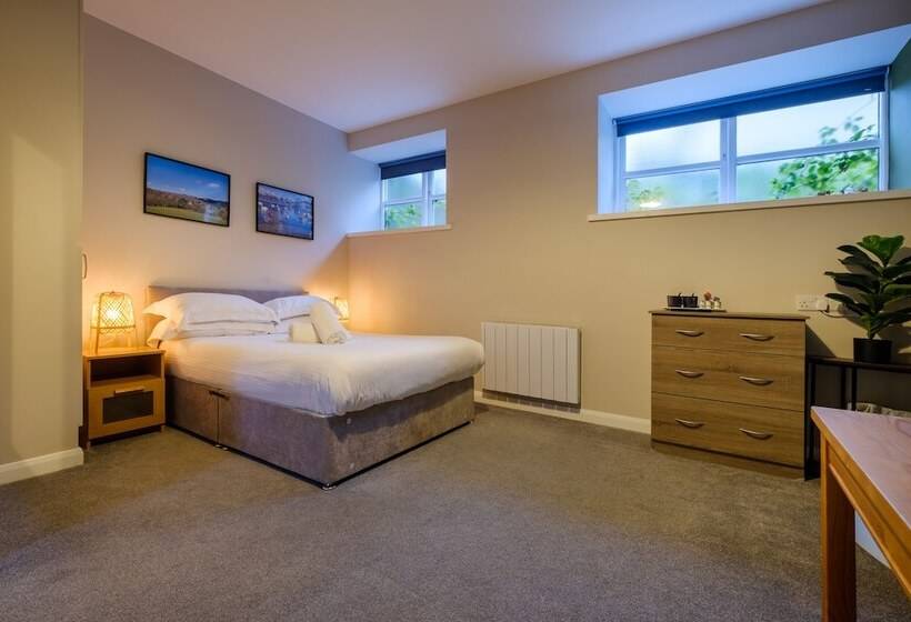 Номер Стандарт, Station Lodge   Free Off Site Health Club Access With Pool, Sauna, Steam Room & Gym
