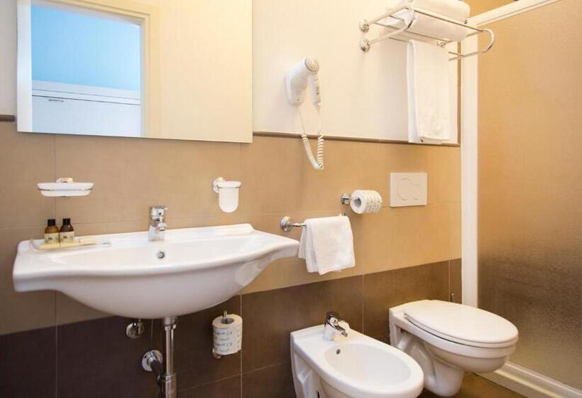 Люкс Вид на Бассейн, Blu Hotel Laconia Village