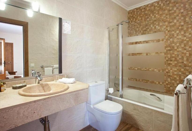 Номер Стандарт Трехместный, Agroturismo Es Quatre Cantons