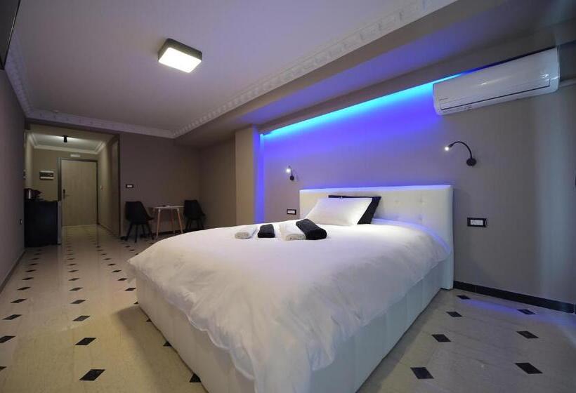 Полулюкс, Pietra Mare Suites