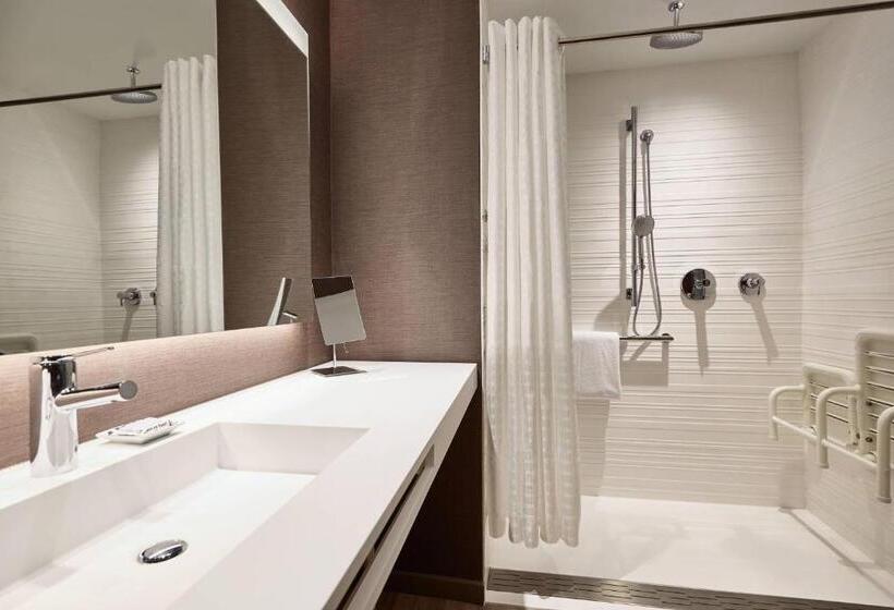 장애인을 위한 킹사이즈 침대 스탠다드 룸, Ac Hotel By Marriott Atlanta Perimeter
