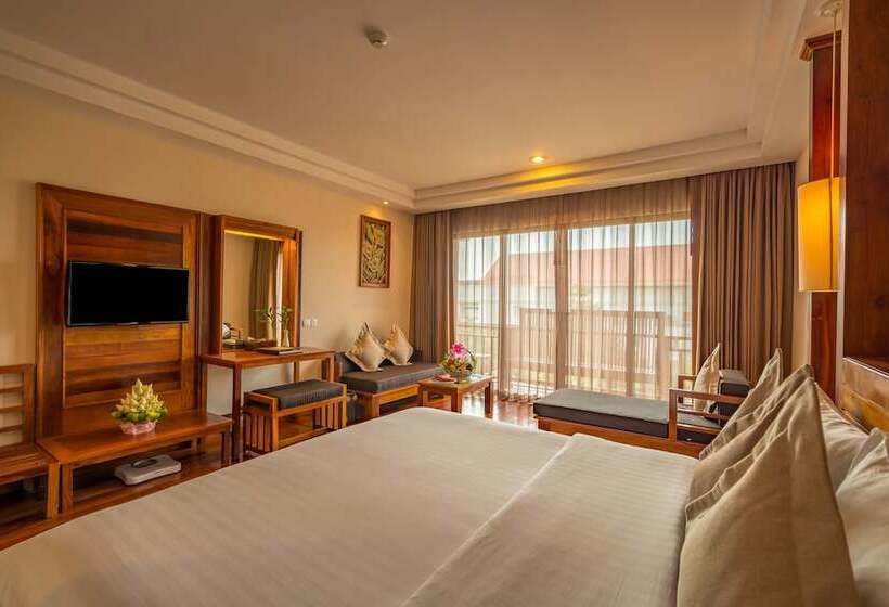 اتاق لوکس با چشم‌انداز استخر, Angkor Miracle Resort & Spa