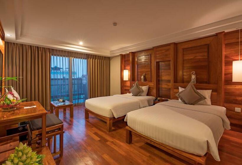 带泳池观景的豪华房, Angkor Miracle Resort & Spa