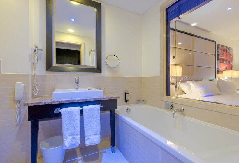 Номер Deluxe, Pestana Chelsea Bridge Hotel & Spa