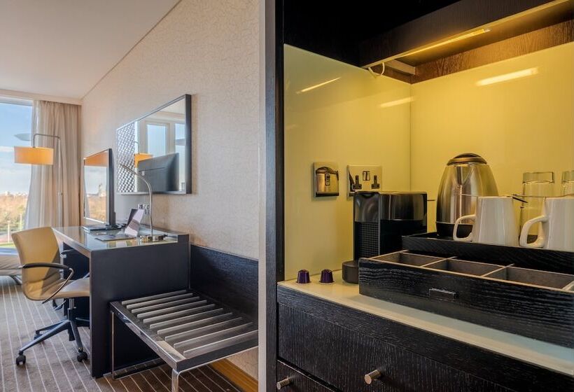 Номер Deluxe, Pestana Chelsea Bridge Hotel & Spa