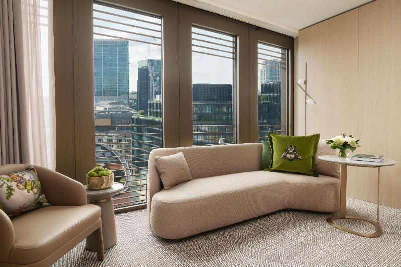 Люкс, Pan Pacific London
