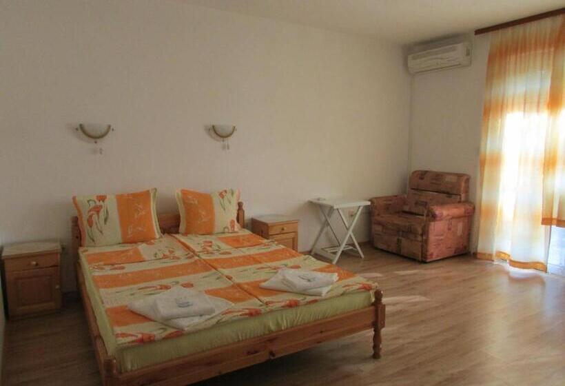 Четырехместный Номер Классик, Sunhouse Rooms
